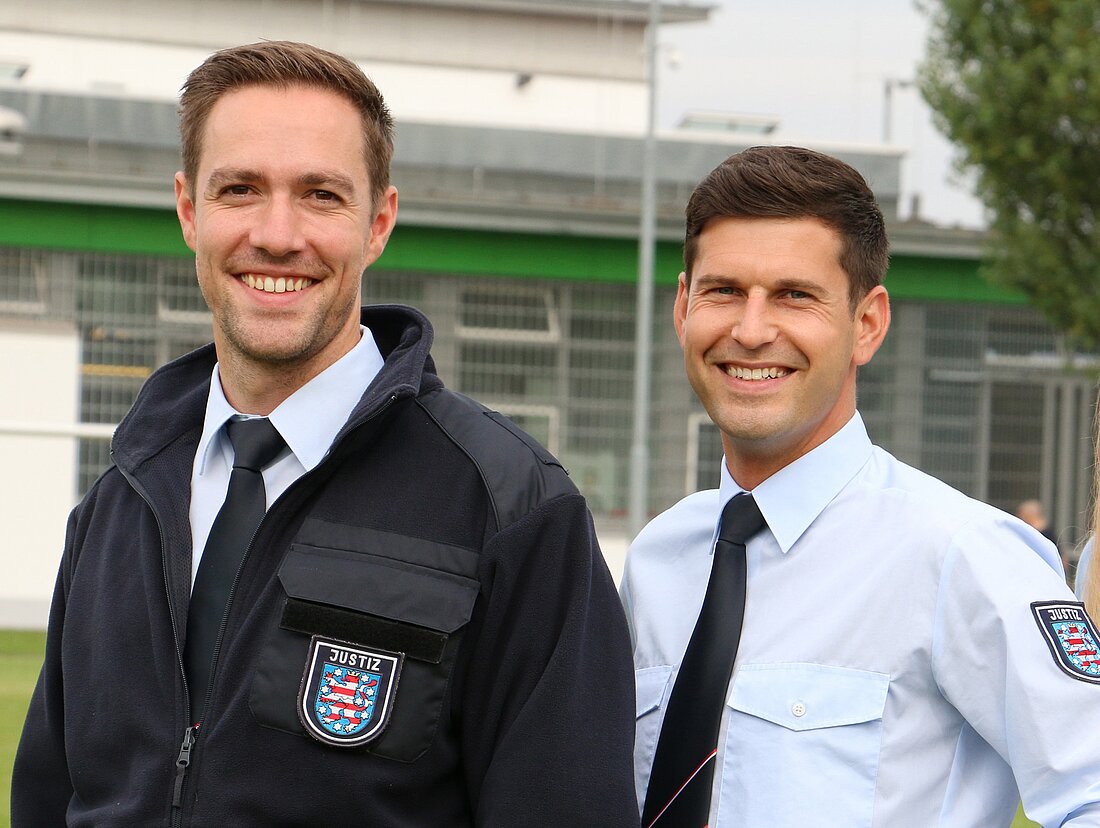 Vollzugsduo Zwei Vollzugsbedienstete in Uniform